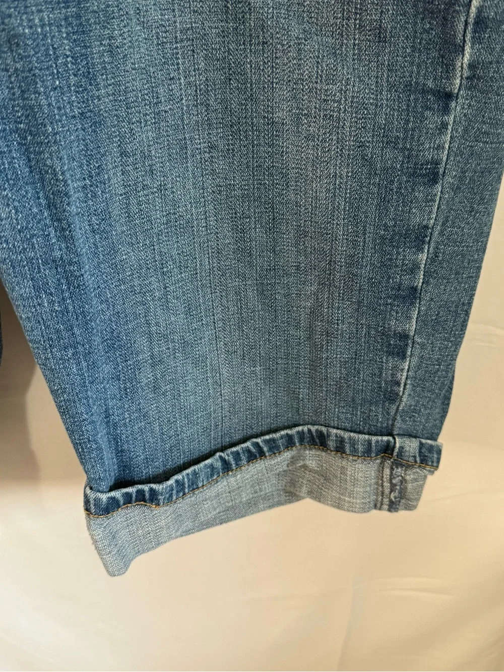 Levi's Y2K Women’s Blue Denim Rolled-Cuff Bermuda Jean Shorts SZ 4